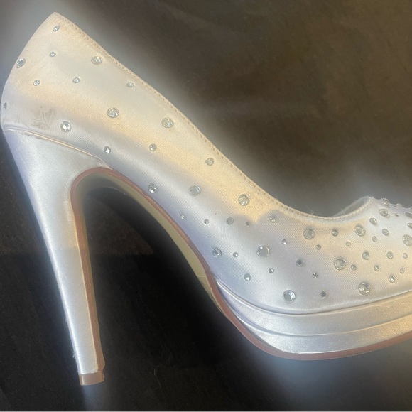 Size 7 White satin, rhinestone embellished, open toe platform heels - Picture 5 of 10